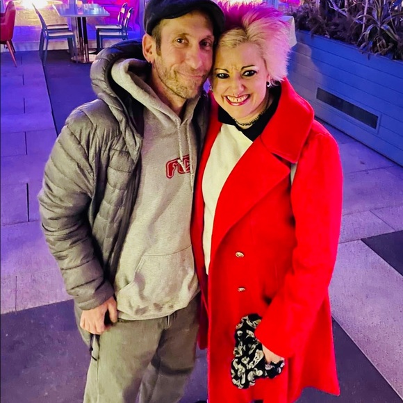 Meet your Posher, Sara - Picture 1 of 2